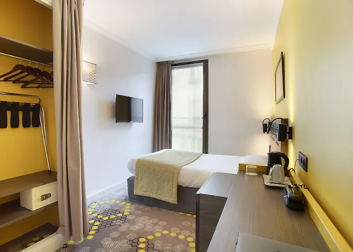 Eiffel Capitol Hotel Paris