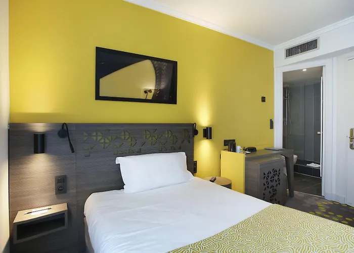 Hotel Eiffel Capitol 3*