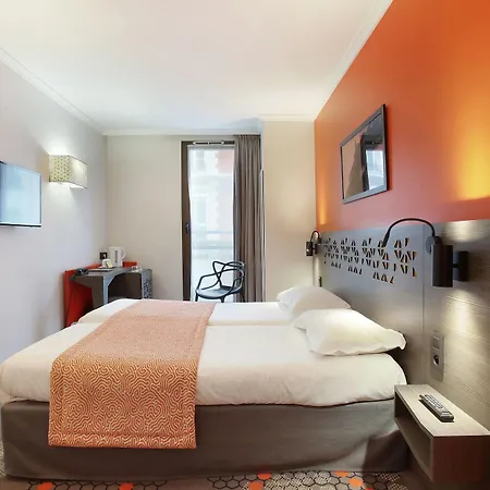 Eiffel Capitol Otel Paris