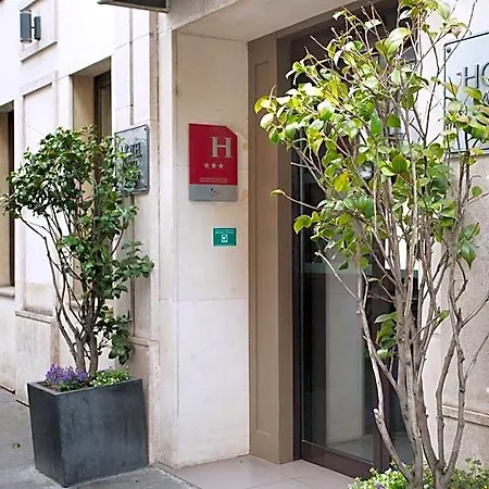艾菲尔国会大厦酒店