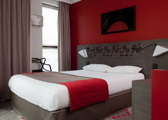 Eiffel Capitol Hotel 3*