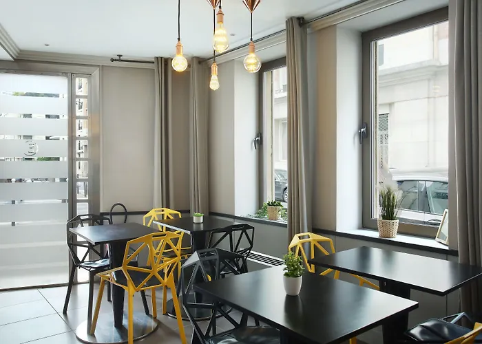 Eiffel Capitol Hotel Paris