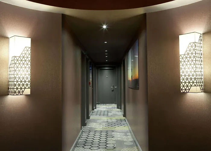 Eiffel Capitol Hotel 3*