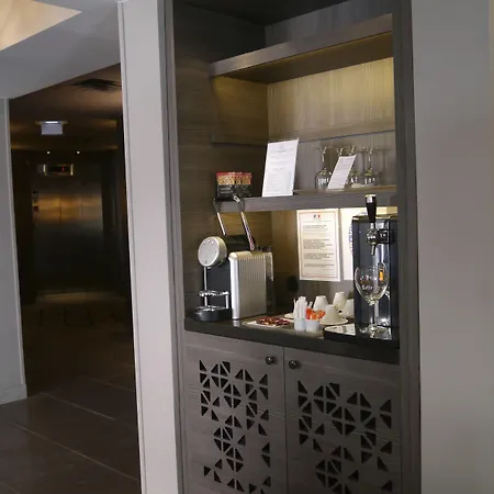 Eiffel Capitol Hotel Paris