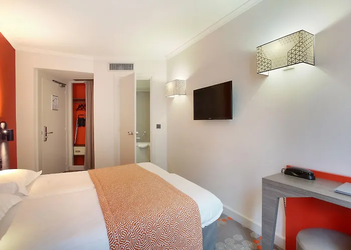 Hotel Eiffel Capitol 3*