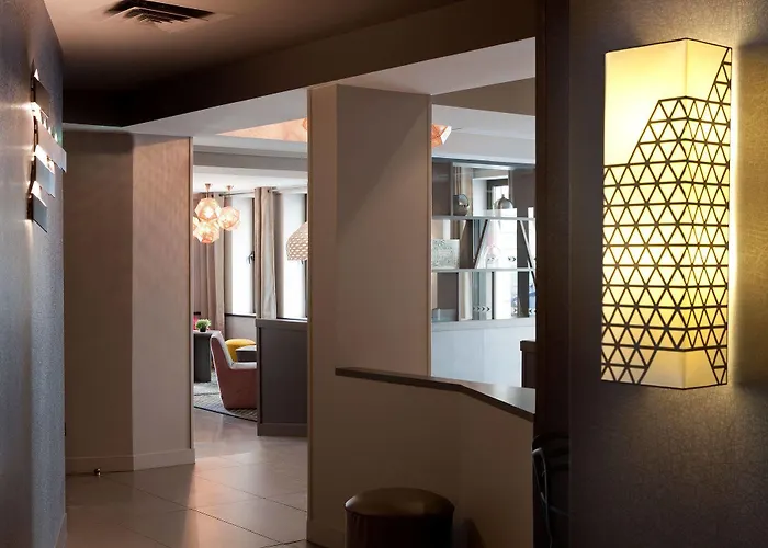 Eiffel Capitol Hotel 3*